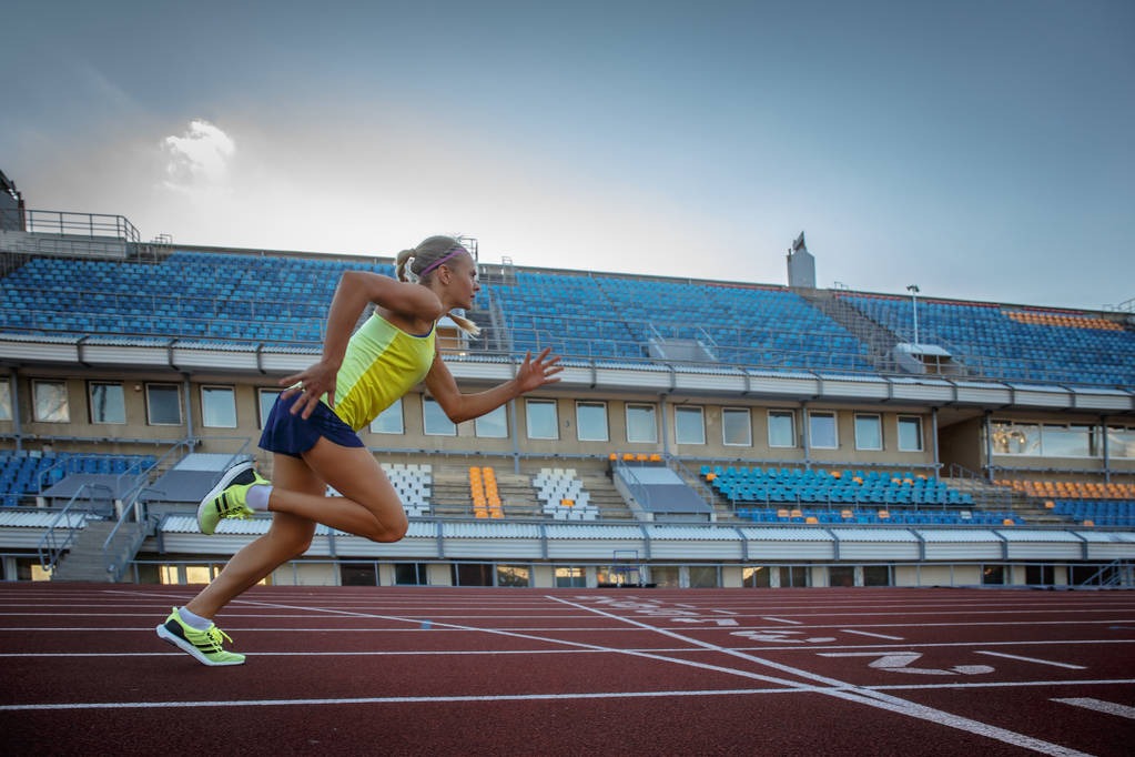 埃迪·豪：托纳利腿部伤势不太严重，今天将评估维萨能否出战